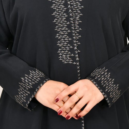 عباية لف باللون الكحلي داكن ربع كلوش بتطريز ذهبي ا...