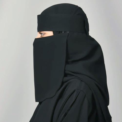 نقاب قصير بمطاطين وشريط لاصق