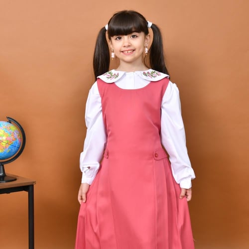 مريول سما وردي : تصميم ناعم وانيق بكسرات جانبية