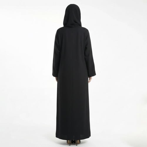 عباية سوداء مغقلة بطقطق مزينة بتطريز انيق