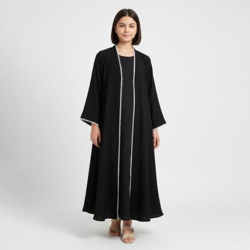 عباية سما الصغيرة سوداء بكلفة ناعمة بلون الابيض