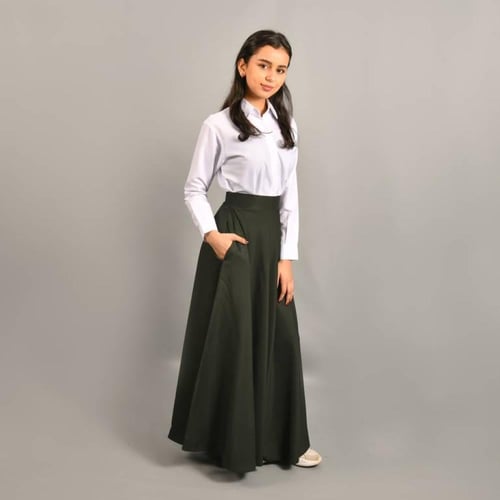 تنورة زيتية كلوش بقصة فرنسية جذابة بجيوب مخفية وسح...