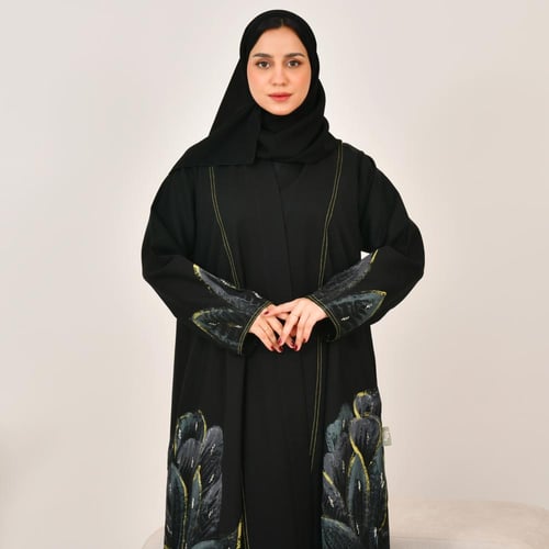 عباية سوداء كلوش بطباعة زهرية جانبي العباية والاكم...