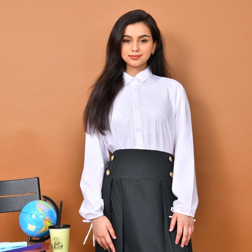 تنورة بكسرات أنيقة بخصر عالي مزين بأزرار ذهبية وجي...