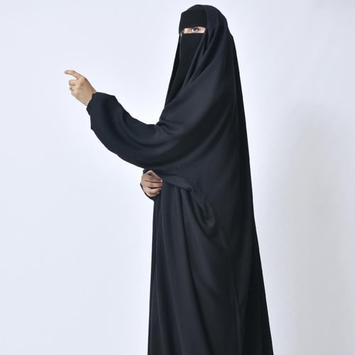 عباية نسائية عملية بكم مزموم