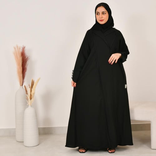 بليزر اسود ربع كلوش مزين بأزرار بتفاصيل انيقة