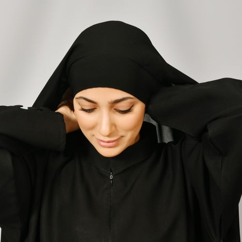 طرحه حرير سوداء برباط