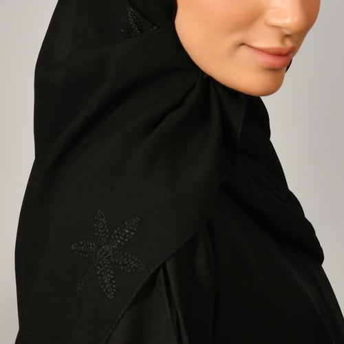 طرحه سوداء بتطريز نجوم