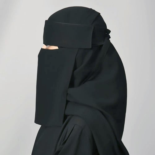 نقاب شمسي قصير بمطاطين وربطة اغلاق