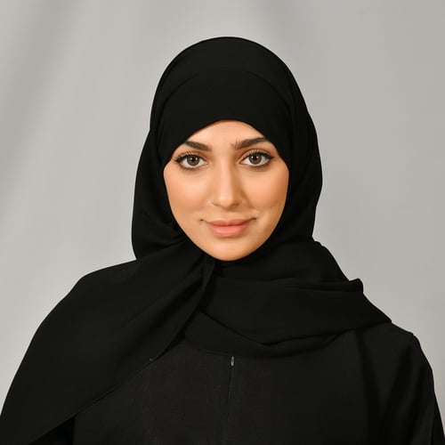 طرحه حرير سوداء برباط