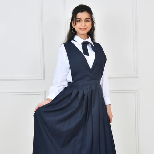 مريول كحلي رسمي بكسرات وربطة للقميص