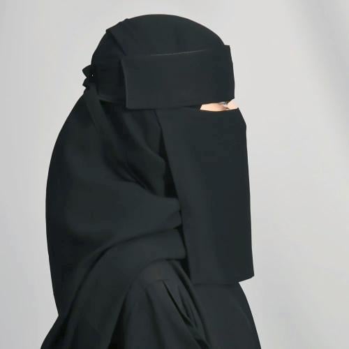 نقاب شمسي قصير بمطاطين وربطة اغلاق