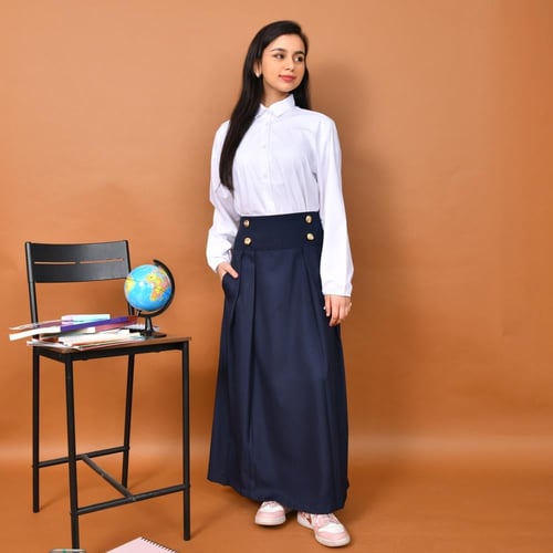 تنورة بكسرات أنيقة بخصر عالي ميزن بأزرار ذهبية وجي...