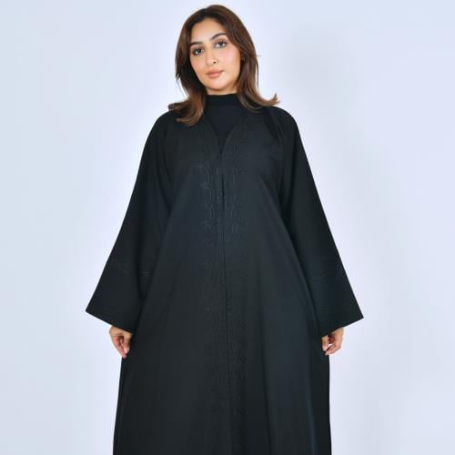 Black abaya closed with snap buttons decorated with embroidery