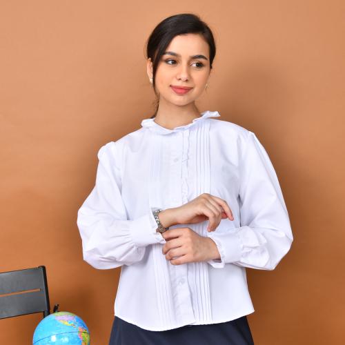 قميص مدرسي ابيض بتصميم بثنيات جانبية وكشكش ناعم