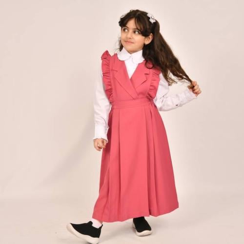 مريول وردي فاتح بكشكش عريض على الأكتاف وكسرات من ا...