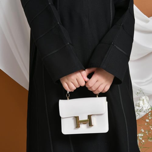 عباية سوداء يومية مغلقة بطقطق مزينة بقيطان اسود