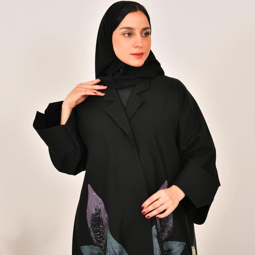 عباية لف سوداء كلوش بطبعات بارزة