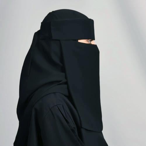 نقاب شمسي طويل بمطاطين مع ربطة اغلاق