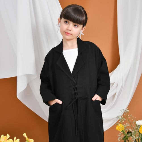 عباية سوداء رسمية بقطعتين متصلة مزينة بربط خيوط وج...