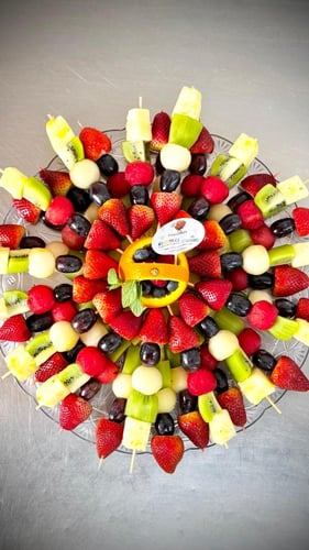 صحن فواكه قوس قزح حجم وسط