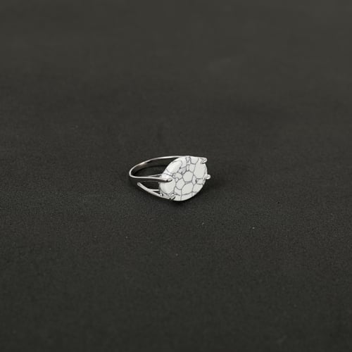 خاتم فضة ملكي بيضاوى شنكار - أبيض معّرق