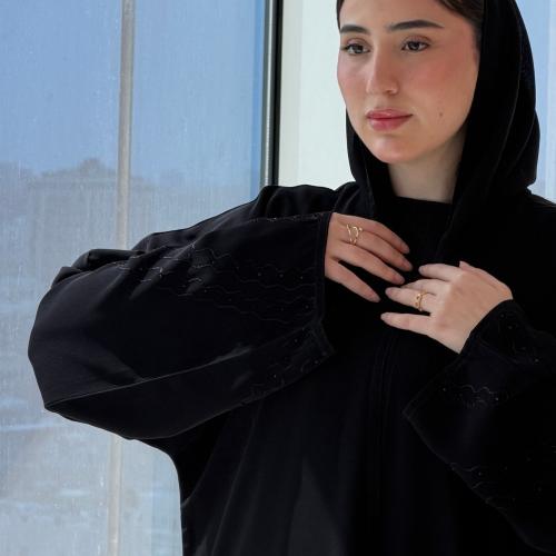 عباية لمسة سوداء