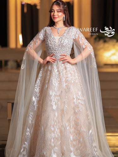 فستان سهرة بيج بتطريز لامع وأكمام طويلة واسعة لمسة...