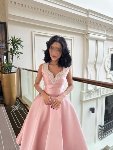 فستان سهره بقصة V مزين بشك فصوص