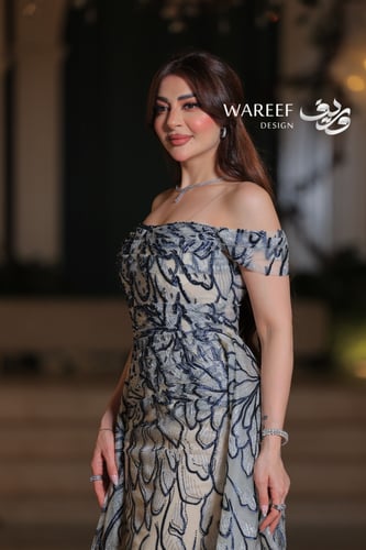 فستان سهرة سكري أوف شولدر تطريز كحلي ذيل منفوش