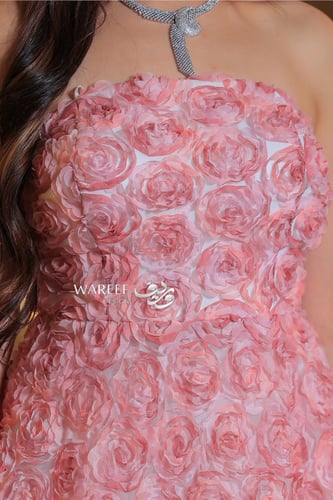 فستان وردي مزين بالورود الانيقة
