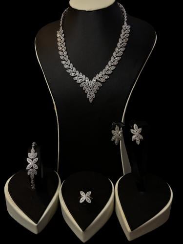 طقم وريف إكليل المجد الملكي