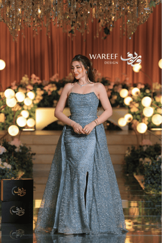 فستان سهرة أزرق سماوي فاخر بتطريز فضّي وقصّة أمامي...