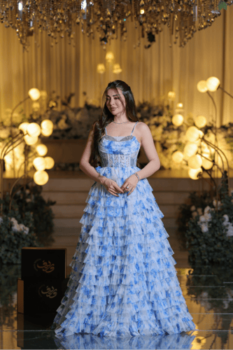 فستان سهرة أزرق سماوي بطبقات تول مزخرفة وقصة كورسي...