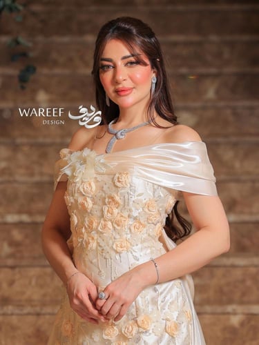 فستان سهرة اوف شولدر باللون البيج