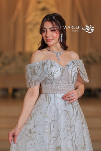 فستان بيج اوف شولدر مزين بالشك المشجر