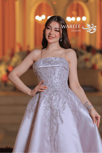 فستان ليلكي طويل منفوش بتطريز يدوي من الترتر والكر...