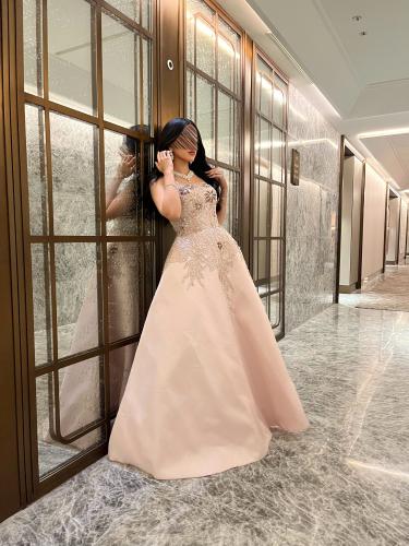 فستان كلوش سهرة بتطريز أزهار فضية