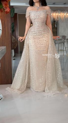 فستان سهرة نسائي فاخر بتصميم ملكي لون بيج