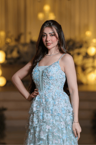 فستان سهرة أخضر فاتح بطبقات تول مطرزة وتصميم ستراب...