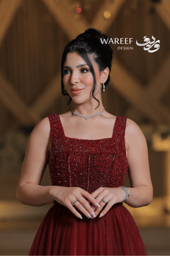 فستان سهرة بورغندي طويل بتطريز يدوي فاخر وتنورة تو...