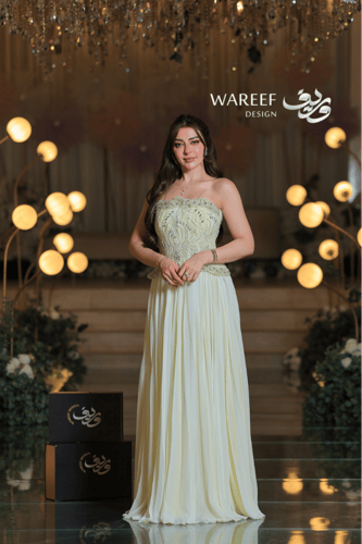 فستان سهرة ليموني فاتح بتطريز فاخر وقصّة انسيابية...