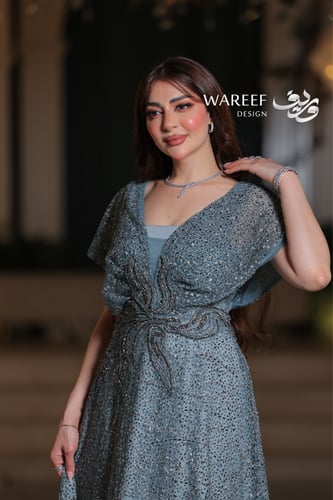 فستان سهرة ازرق طويل ون شولدر وقماش تول مطرز يدوي...