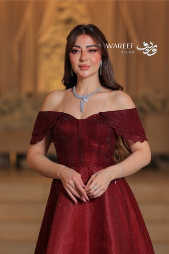 فستان عودي اوف شولدر مزين بالفصوص