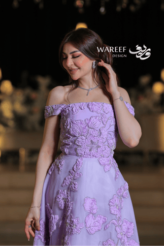 فستان سهرة بنفسجي فاتح طويل بتطريزات ورود ثلاثية ا...