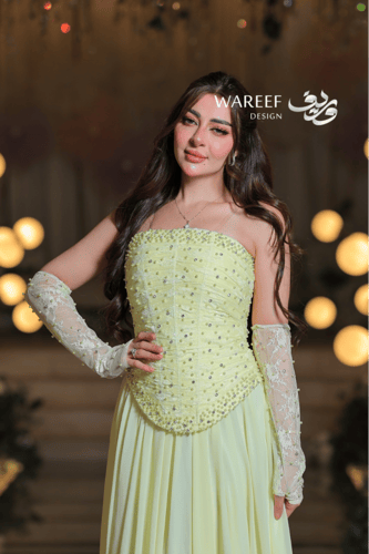 فستان سهرة ليموني راقي باستيل مطرّز باللؤلؤ والكري...