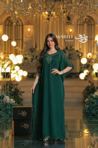 جلابية أنيقة باللون البنفسجي الداكن