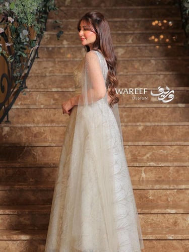 فستان سهرة بيج بأكمام طويلة وتطريز كمبيوتر – تصميم...