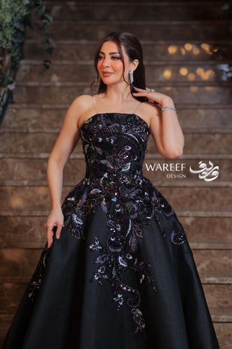 فستان سهره اسود طويل قماش ميكادو روسي مزين بتطريز...