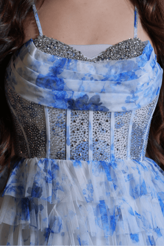 فستان سهرة أزرق سماوي بطبقات تول مزخرفة وقصة كورسي...